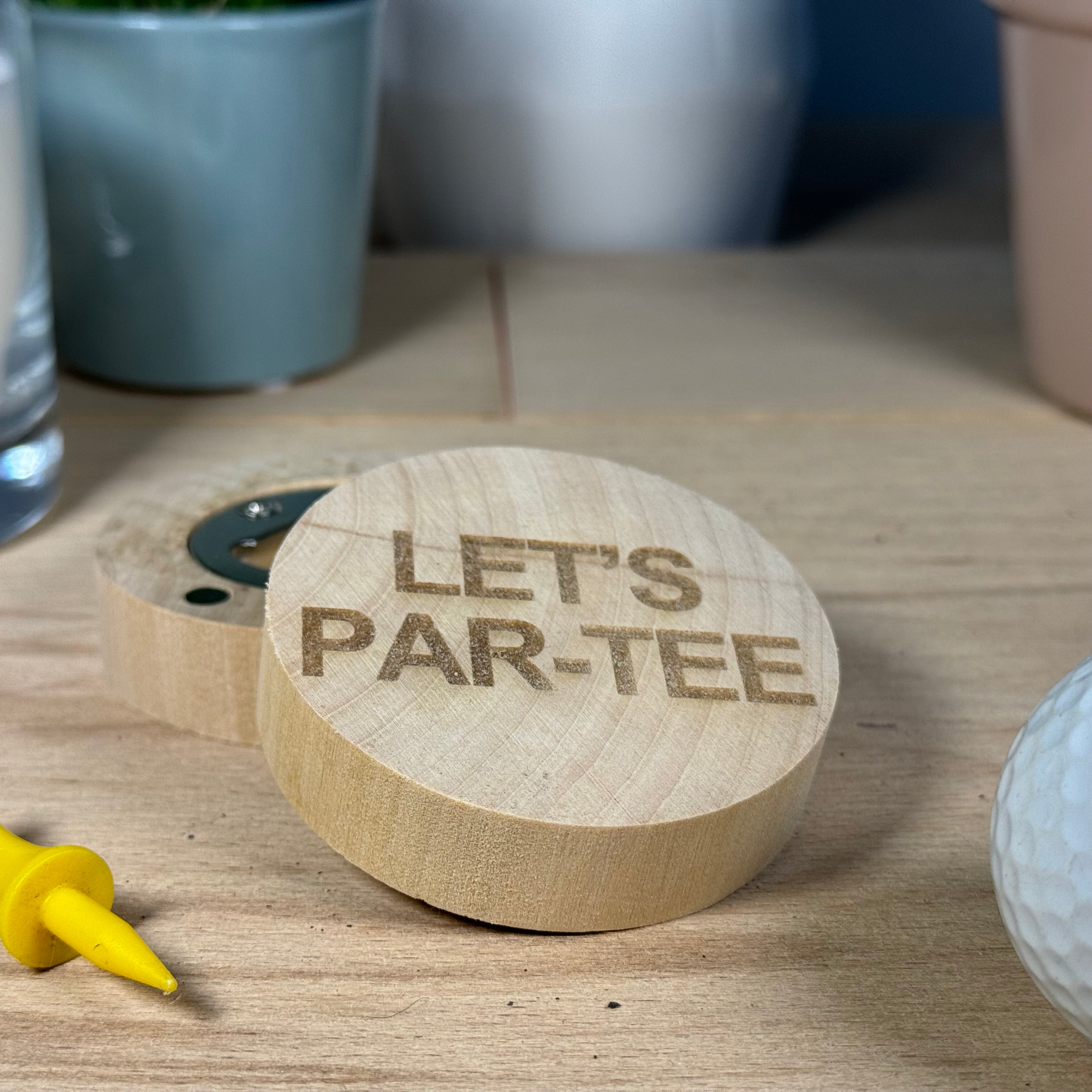 Fridge magnet / wooden bottle opener - golf - let's partee