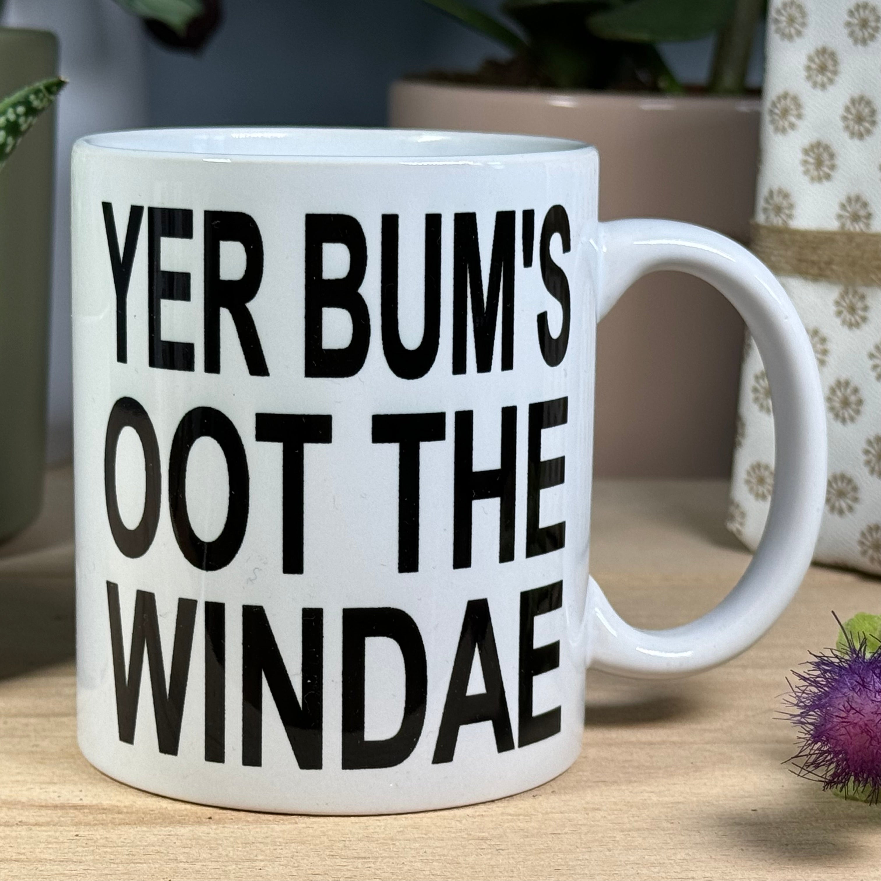 Ceramic mug - Scottish dialect - yer bum's oot the windae