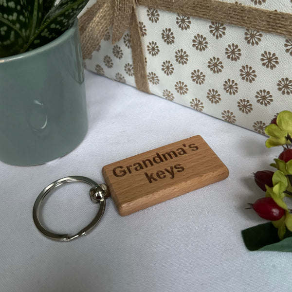 Wooden rectangular keyring gift for grandma - laser engraved - Grandma's keys