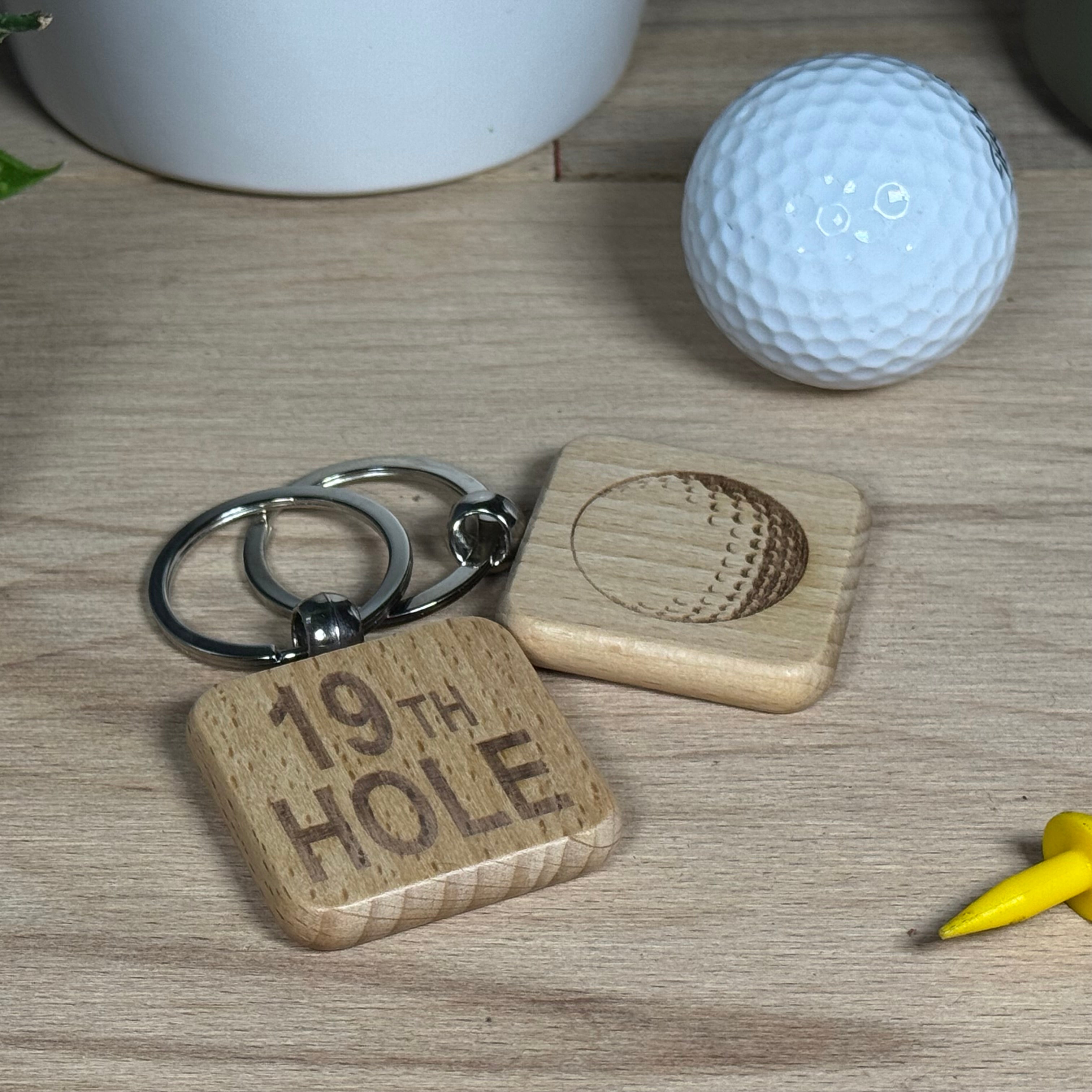 Wooden keyring - golf - 19th hole