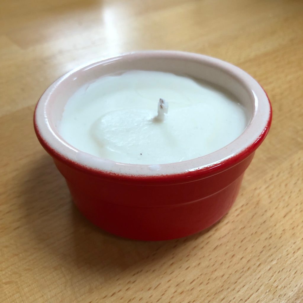 Handmade vegan candle - ceramic dish - red