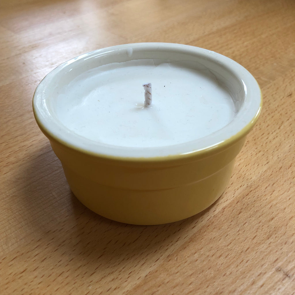 Handmade vegan candle - ceramic dish - yellow