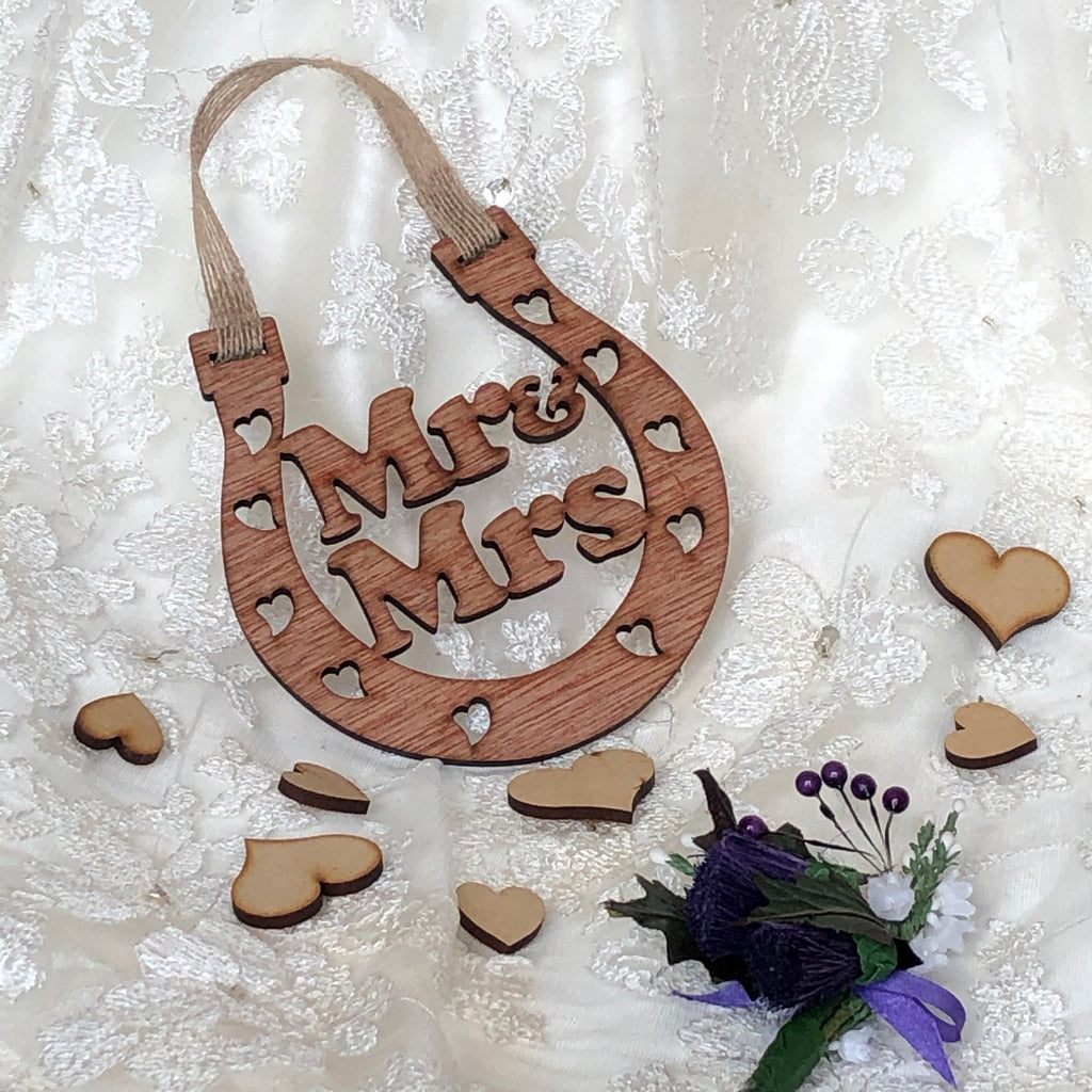 Wooden horseshoe - wedding - Mr & Mrs